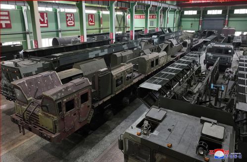 金正恩連續(xù)三日視察軍工廠,洲際導彈發(fā)射車生產車間首次公開